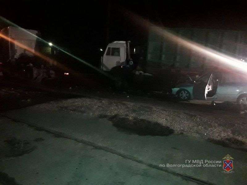 В Красноармейском районе иномарку раздавили два грузовика: есть жертвы