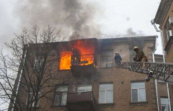В Кировском районе при пожаре в пятиэтажном доме эвакуировали 96 человек