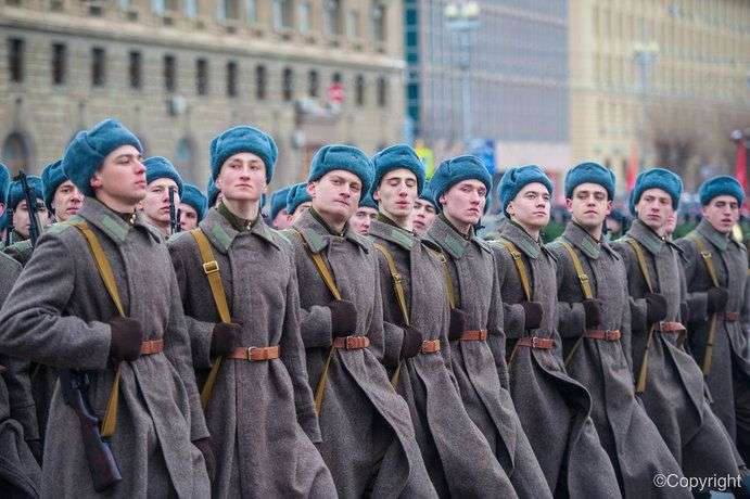 В Волгограде завершился военный парад