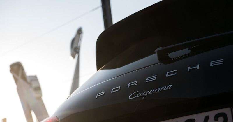Стали известны подробности похищения на черном Porsche Cayenne