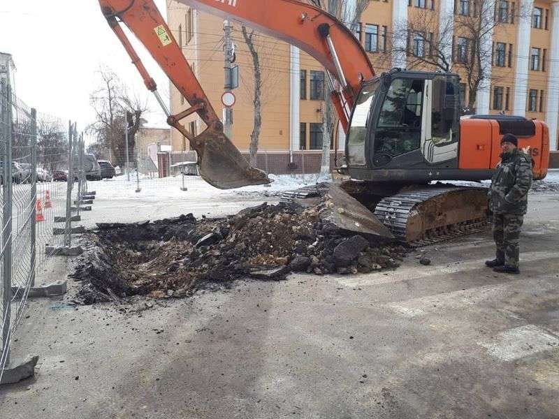 В Волгограде улицу Советскую перекрыли для замены теплосети