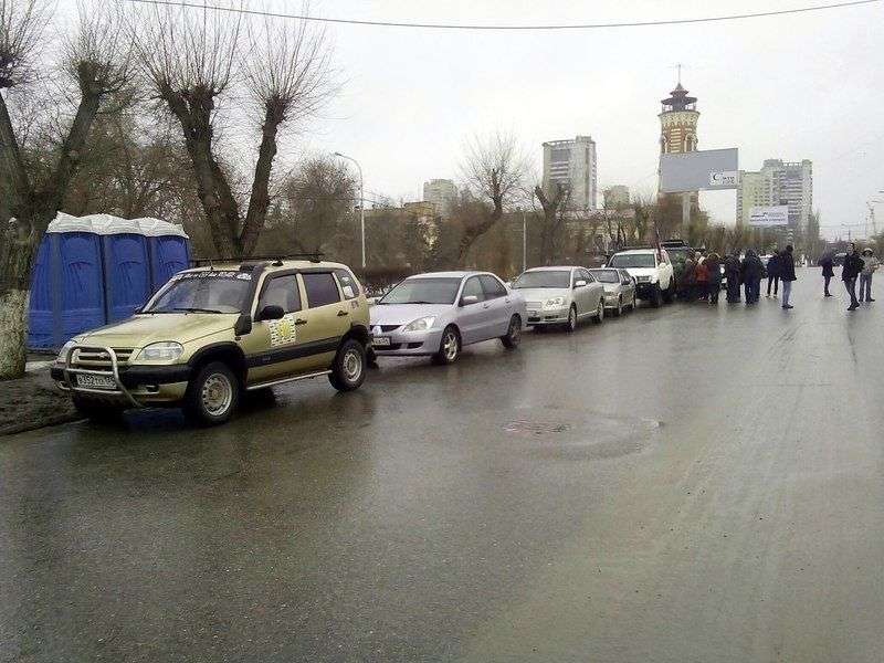 Волгоградские автомобилисты вышли на флешмоб в честь референдума