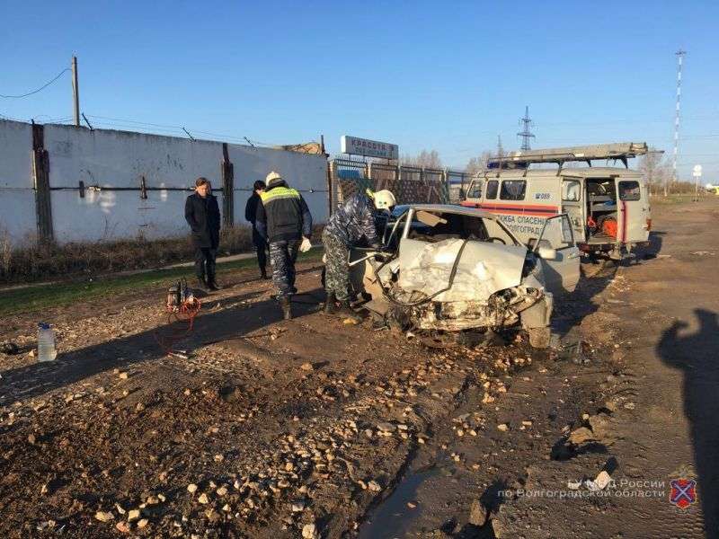 В Волгограде в жуткой аварии пострадали три человека
