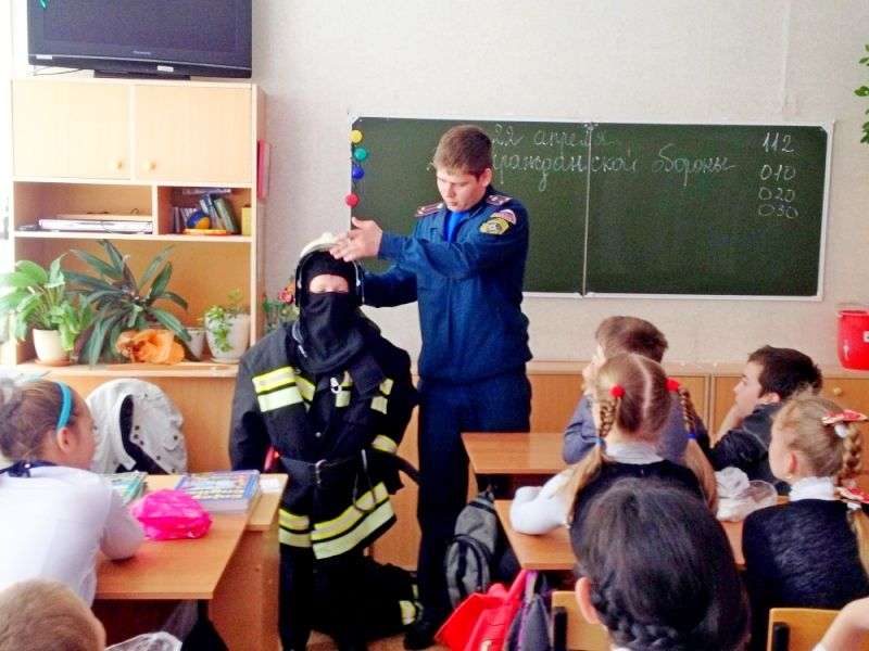 Школьникам рассказали об опасности розжига костра и ложного вызова пожарных
