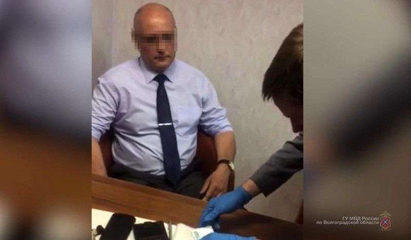 Главврач волгоградского патологоанатомического бюро попался на взятке