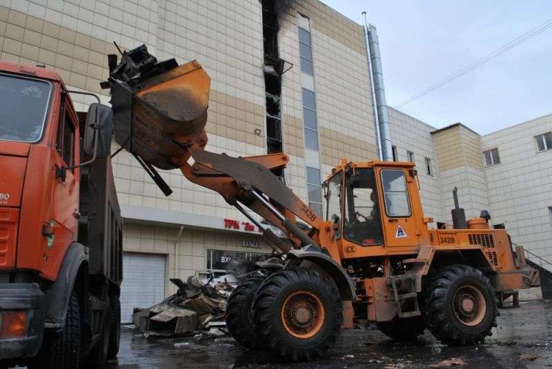 В Кемерово начали демонтировать “Зимнюю вишню”