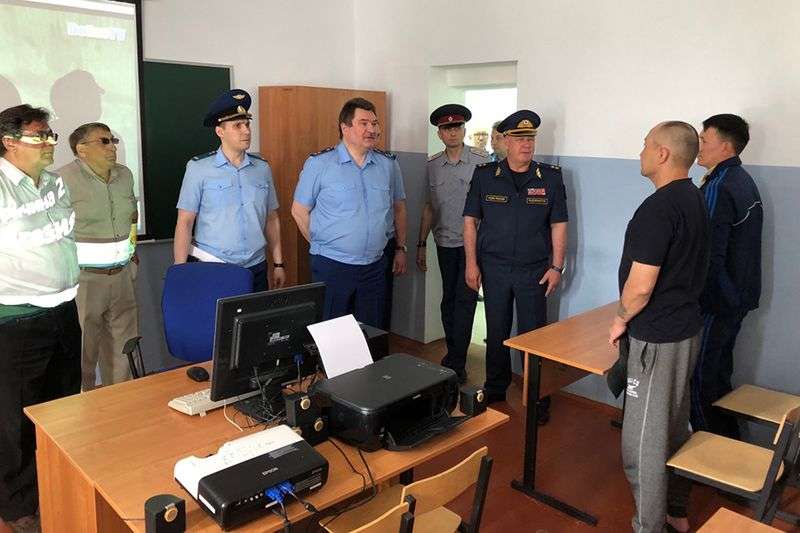 Больных заключенных навестил волгоградский прокурор