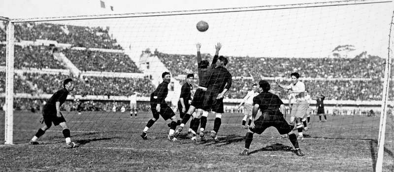 Грунт со стадиона ЧМ – 1930 передан в музей Северной столицы