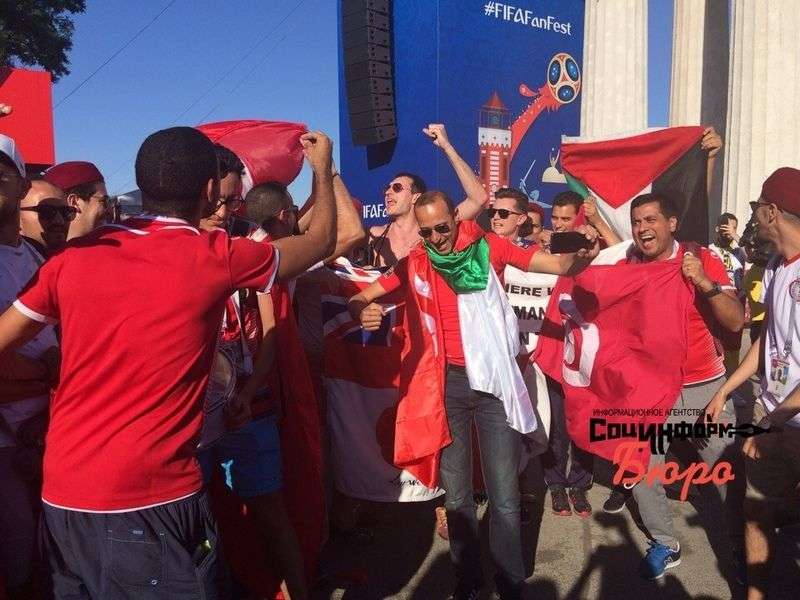 Тунисские болельщики ведут себя более раскованно, чем англичане