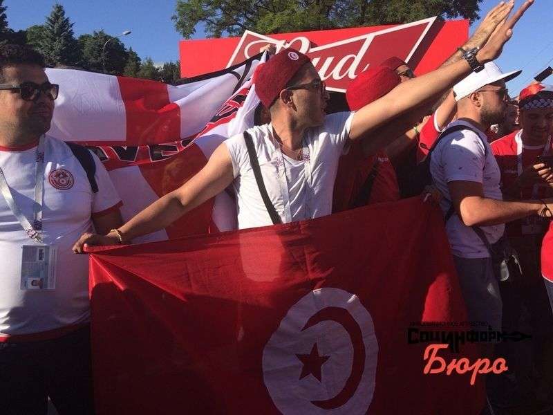 Тунисские болельщики ведут себя более раскованно, чем англичане