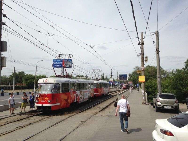 Водитель внедорожника остановил движение трамваев в Волгограде