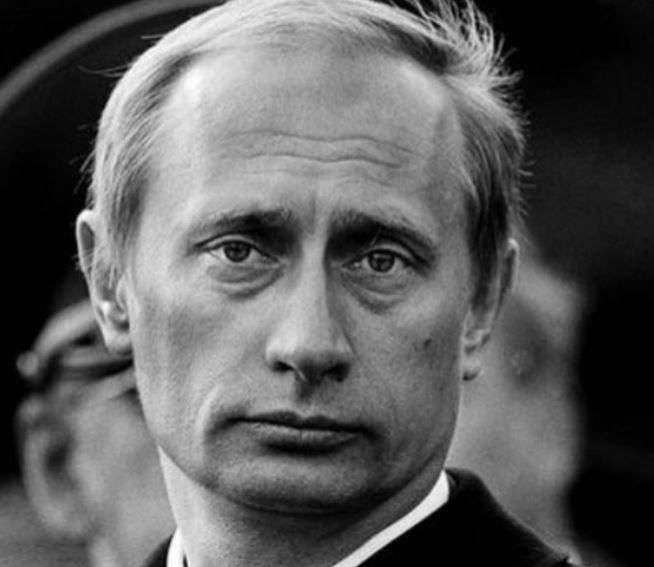 В сеть попали ранее неизвестные фото Путина 18-летней давности