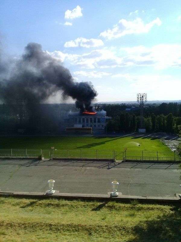 В Волжском два часа горит стадион Логинова