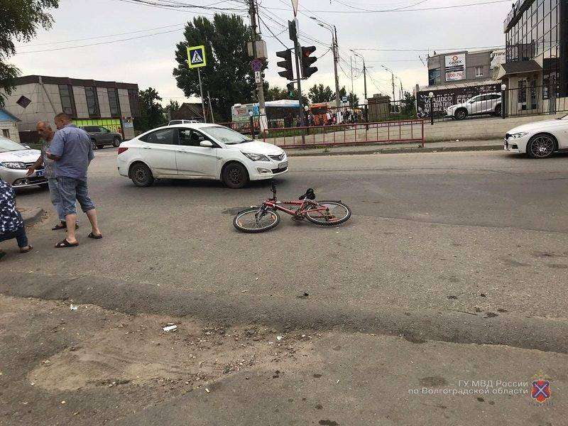 В Волгограде водитель иномарки сбил ребенка на велосипеде