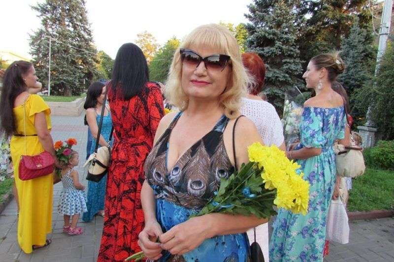 В Волгограде красивые женщины провели флешмоб