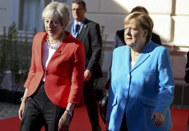 Между Ангелой Меркель и Терезой Мэй возникла неловкая ситуация