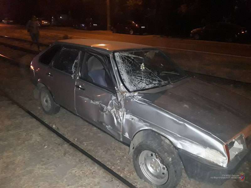 На юге Волгограда водитель "девятки" насмерть сбил дорожного рабочего