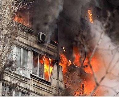 На юге Волгограда при пожаре в квартире пострадал мужчина