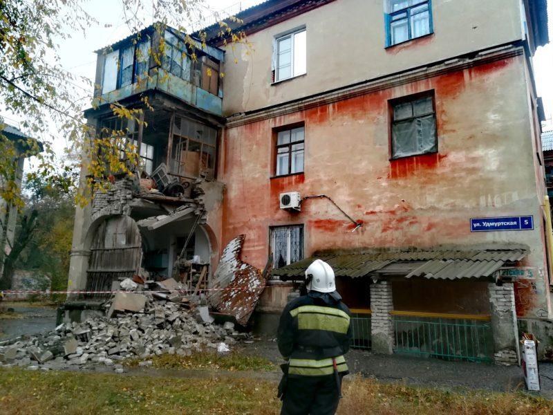 В Красноармейском районе Волгограда частично обрушились балконы у дома