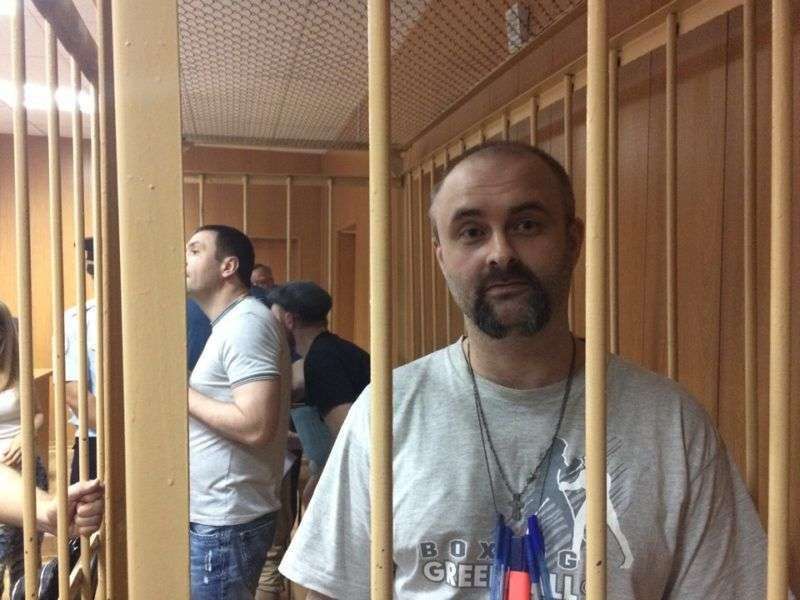 В Волгограде потребовали освободить наркополицейского Павла Степаненко