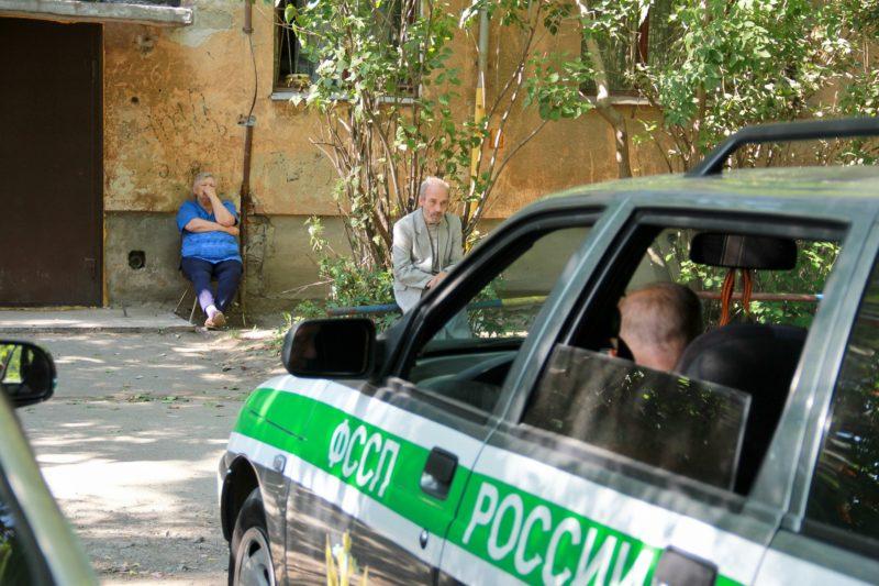 Должник стал возвращать 400 тысяч рублей после угрозы потери автомобиля