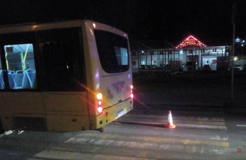 В Волгограде водитель автобуса “Волгабас” сбил пешехода и травмировал пассажира