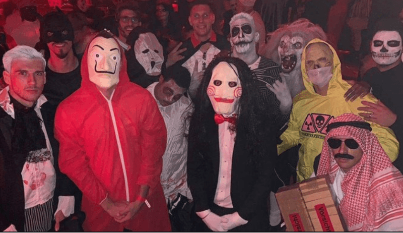 Футболиста «Баварии» раскритиковали за костюм террориста на Хэллоуине