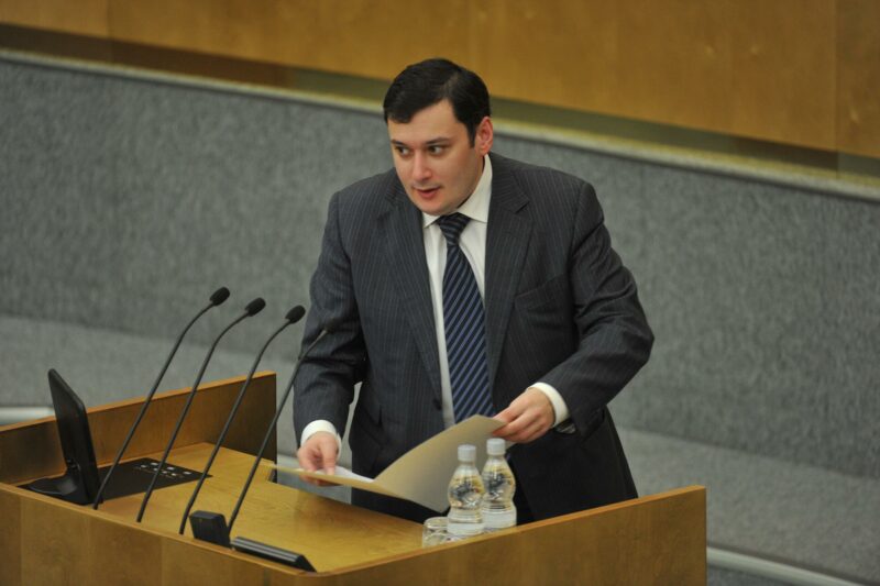 Депутату Госдумы Хинштейну пришлось вступаться за оскандалившегося самарского министра