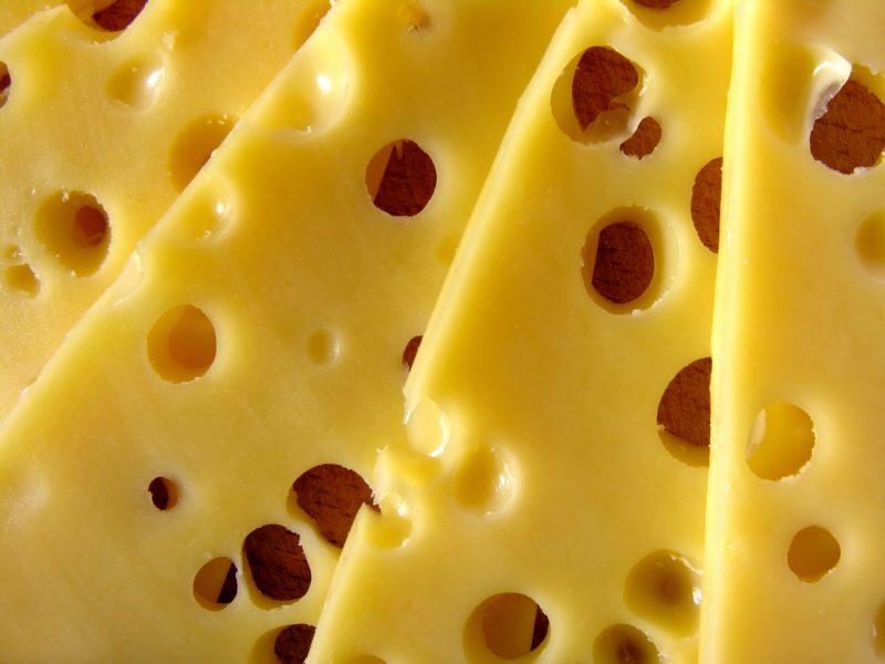 Волгоградцев предупреждают о подставных производителях сыра и молока