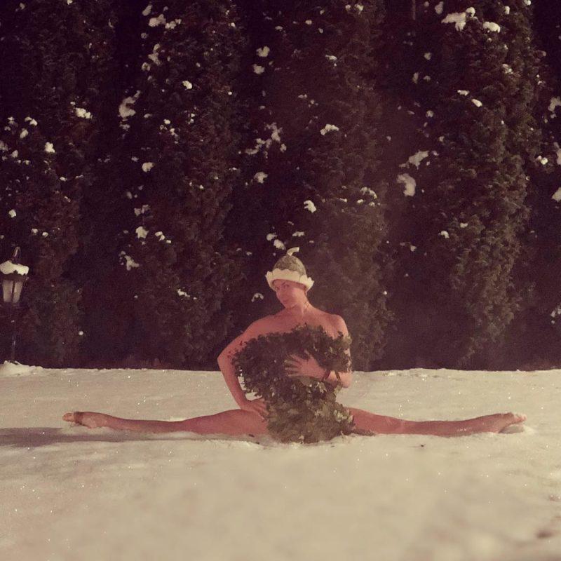 «Холодно же»: Волочкова разгорячила пыл поклонников снежным шпагатом