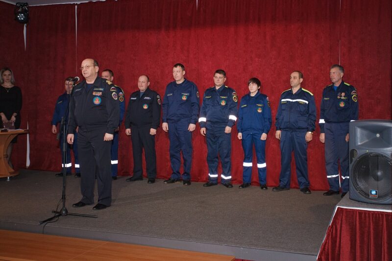 В Волгограде наградили спасателей в честь их профессионального праздника