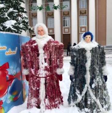Назовите автора: Жители Самарской области обсуждают фигуры Деда Мороза и Снегурочки