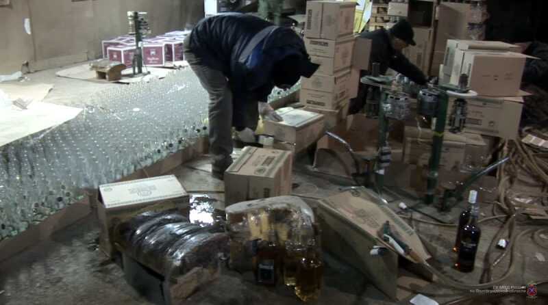 В Волгограде будут судить участника крупной ОПГ по производству суррогатного алкоголя