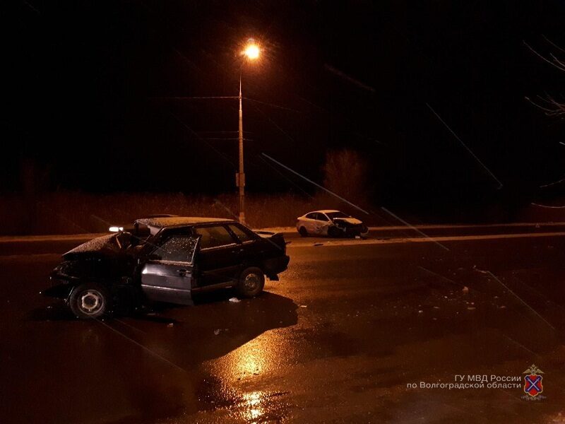 В Кировском районе Волгограда водителю “пятнадцатой” стало плохо на полном ходу
