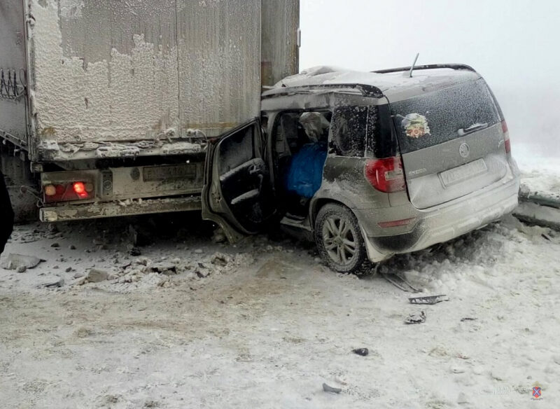 В Камышинском районе в непогоду произошли две аварии с грузовиками