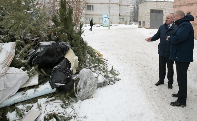 Виталий Лихачев проверил работу регоператора по вывозу мусора в Волгограде