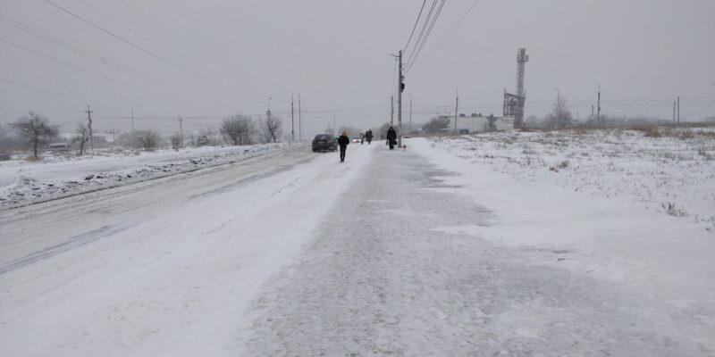 Не ждали: Нечищенные дороги в Волгограде привели к коллапсу