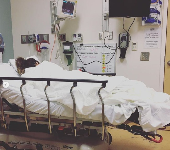 Разрыв кисты: Кейт Бекинсейл попала в больницу