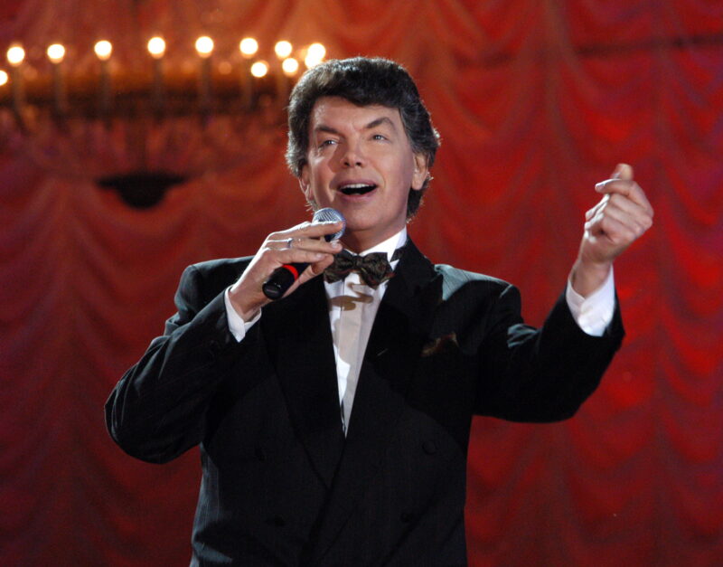 На 69-м году жизни умер певец Сергей Захаров