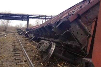 В сходе вагонов с рельс в Михайловке обвинили мастера линейного участка
