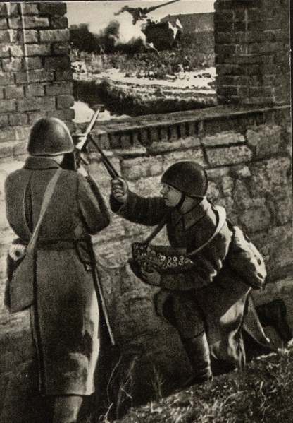 Волгоградцам показали снимки Сталинградской битвы, сделанные военными корреспондентами