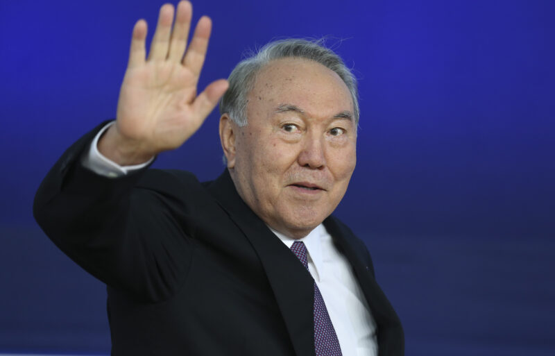 Политический долгожитель Нурсултан Назарбаев уходит в отставку