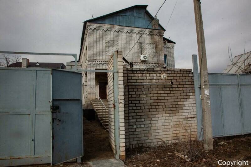 “Устроили тут, ромашка…”. Жителям Рахинской, 77 в Волгограде отложили выселение