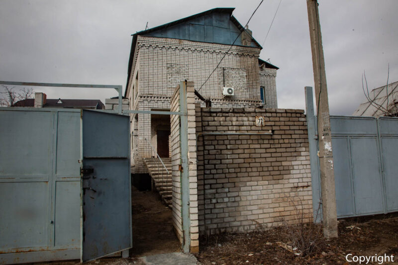 В Волгограде удивительно гибкая власть: отели-самострои оставляют, жилые дома сносят