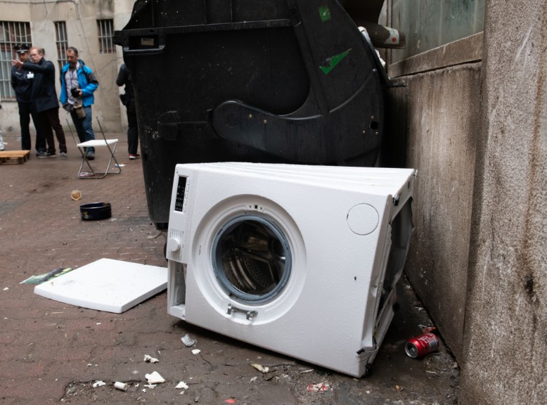 37-летний рецидивист из окна выбросил стиральную машинку соседа