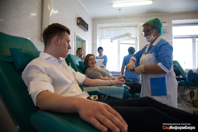 “Спасти еще одну жизнь”: Почетный донор Елена Глухова объяснила, зачем она сдает кровь