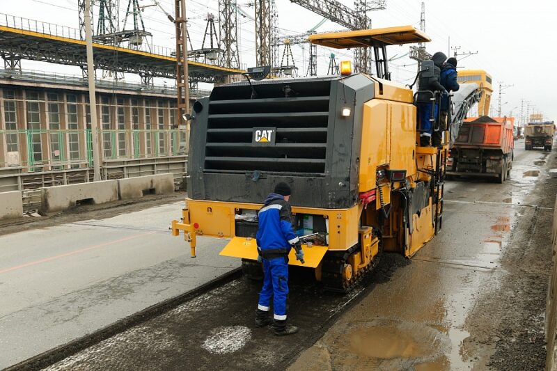 Для ускорения транспортного потока на Волжской ГЭС заделают оставшиеся ямы