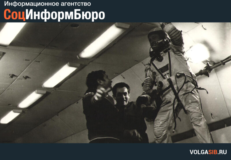 День космонавтики: неопубликованные фотографии команд "Союза Т-6" и "Союза Т-7"