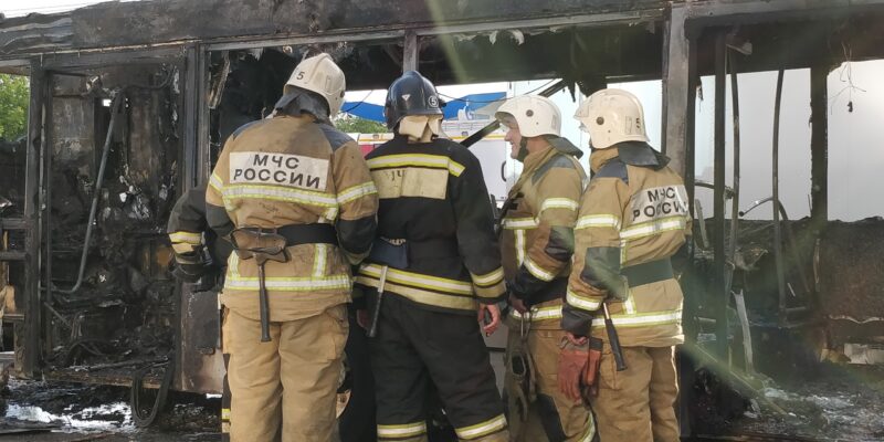 Был слышен взрыв: В Кировском районе загорелся пассажирский автобус №55. ФОТО