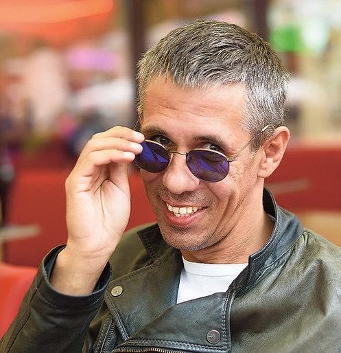 “Кто был у меня дома и ушел без платья?”: Алексей Панин разыскивает “Золушку”